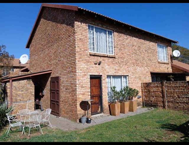 2 BEDROOM TOWNHOUSE FOR SALE IN ANNLIN